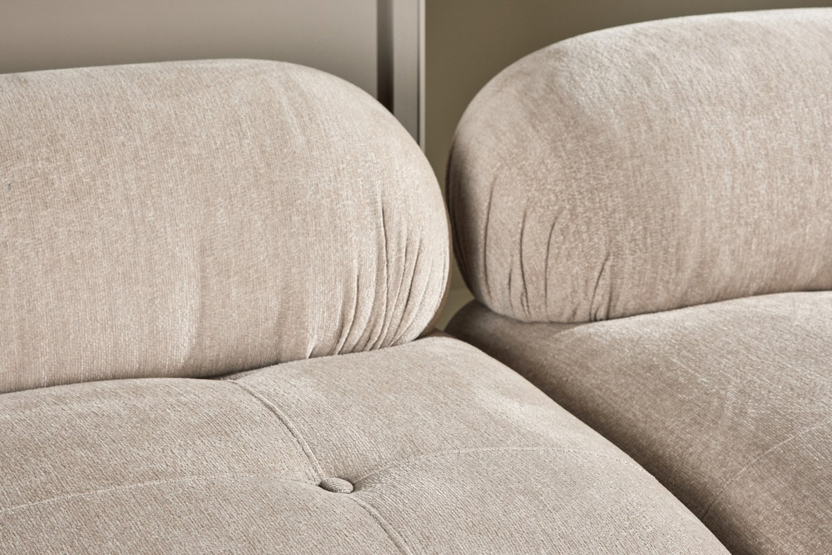 Beiges 3-Sitzer Sofa Mika von Venture Home mit Polyesterbezug, Schaumstofffüllung und schwarzen Kunststoffbeinen, moderne Form