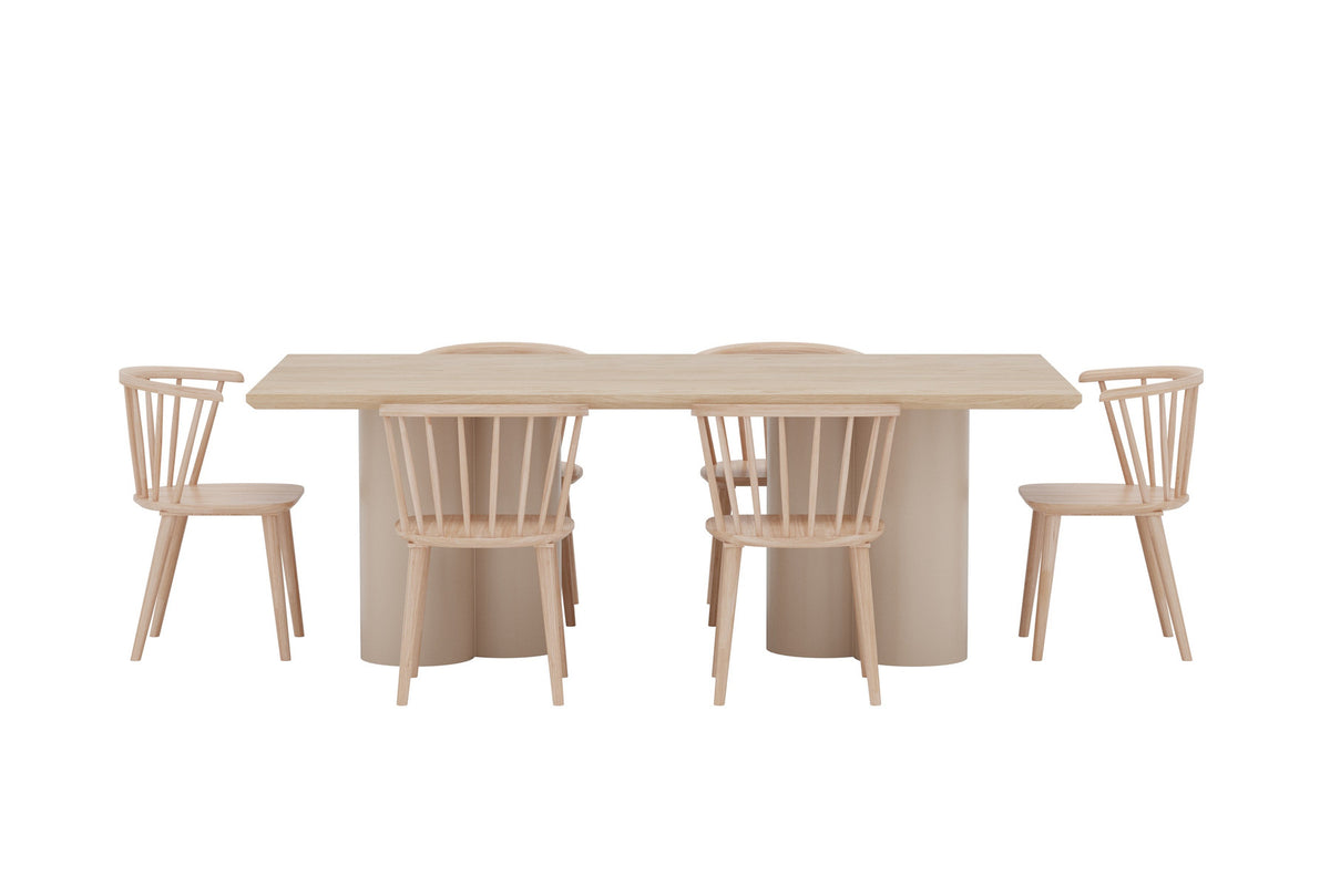 Esszimmerset Whitewash: Rechteckiger Tisch 210x100 cm mit MDF-Platte und zwei Stühle mit abgerundeter Rückenlehne aus Gummibaumholz.