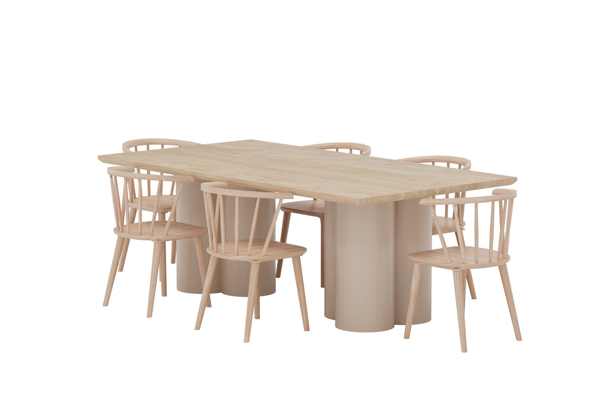 Esszimmerset Whitewash: Rechteckiger Tisch 210x100 cm mit MDF-Platte und zwei Stühle mit abgerundeter Rückenlehne aus Gummibaumholz.