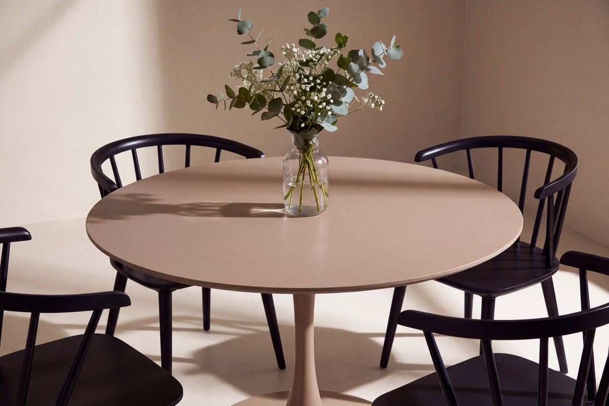 Glade Dining Set mit Stühlen Bobby in Schwarz präsentiert im Onlineshop von KAQTU Design AG. Esszimmerset ist von Venture Home