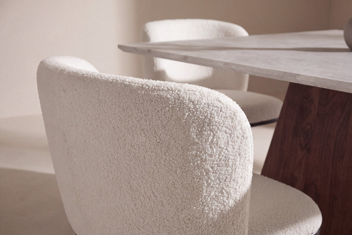 Essgruppe Cael mit Stühlen Edina in Weiss präsentiert im Onlineshop von KAQTU Design AG. Esszimmerset ist von Venture Home