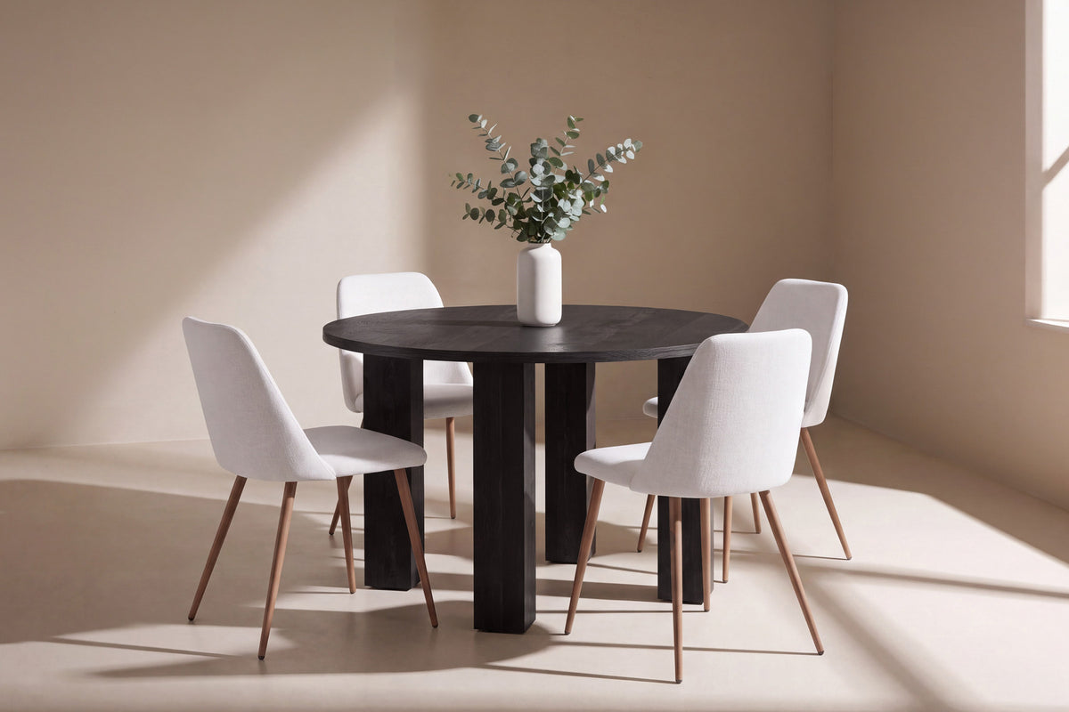 Juno Esstisch-Set mit Stühlen Night in Beige präsentiert im Onlineshop von KAQTU Design AG. Esszimmerset ist von Venture Home