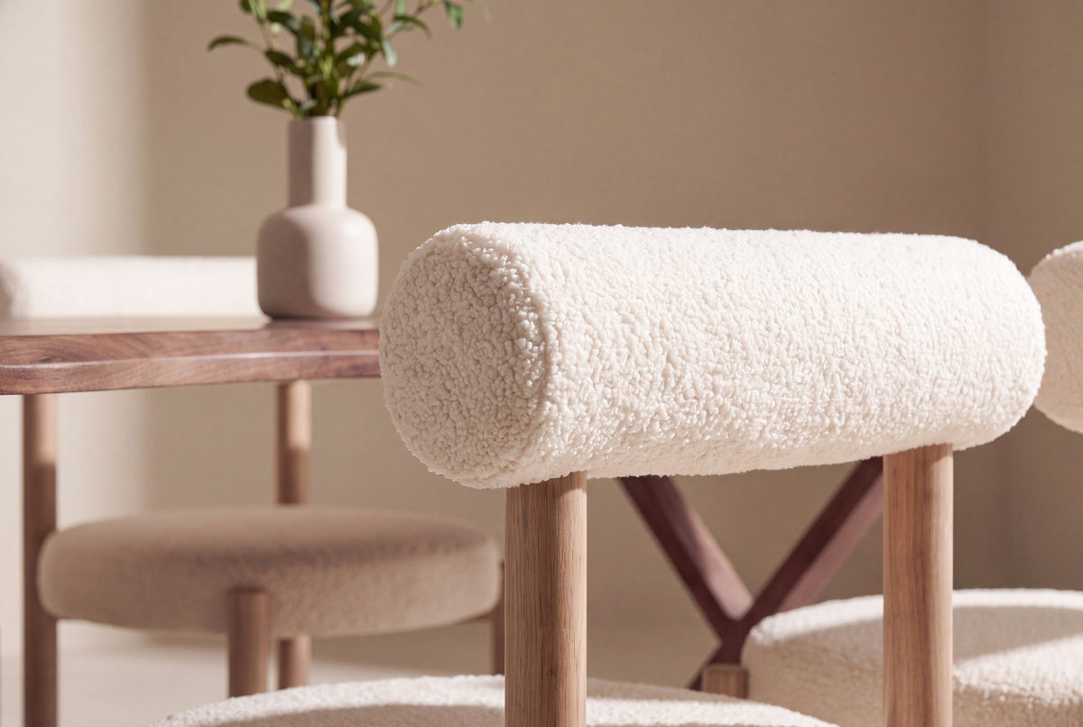 Fiona Essgruppe mit Stühlen Tillo in Weiss präsentiert im Onlineshop von KAQTU Design AG. Esszimmerset ist von Venture Home