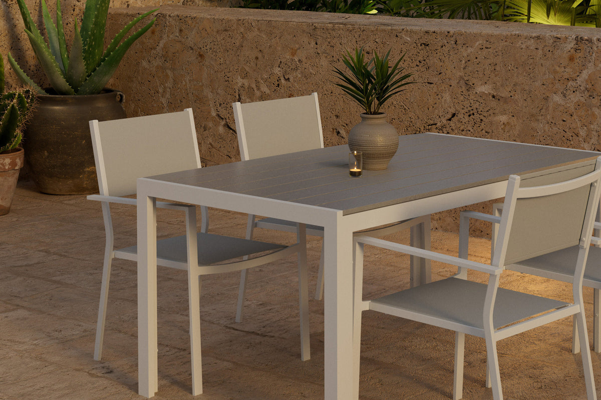 Esstisch mit Copacabana Stühlen in Grau präsentiert im Onlineshop von KAQTU Design AG. Gartentischset ist von Venture Home