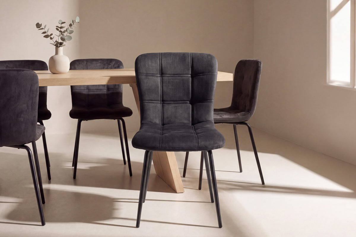 Logga Esstisch mit Stühlen von Punsch in Schwarz präsentiert im Onlineshop von KAQTU Design AG. Esszimmerset ist von Venture Home