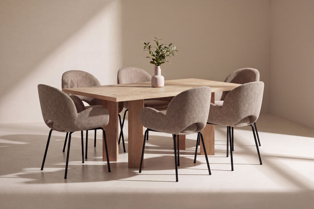 Lillehammer Esstisch mit Florensa-Stühlen in Braun präsentiert im Onlineshop von KAQTU Design AG. Esszimmerset ist von Venture Home