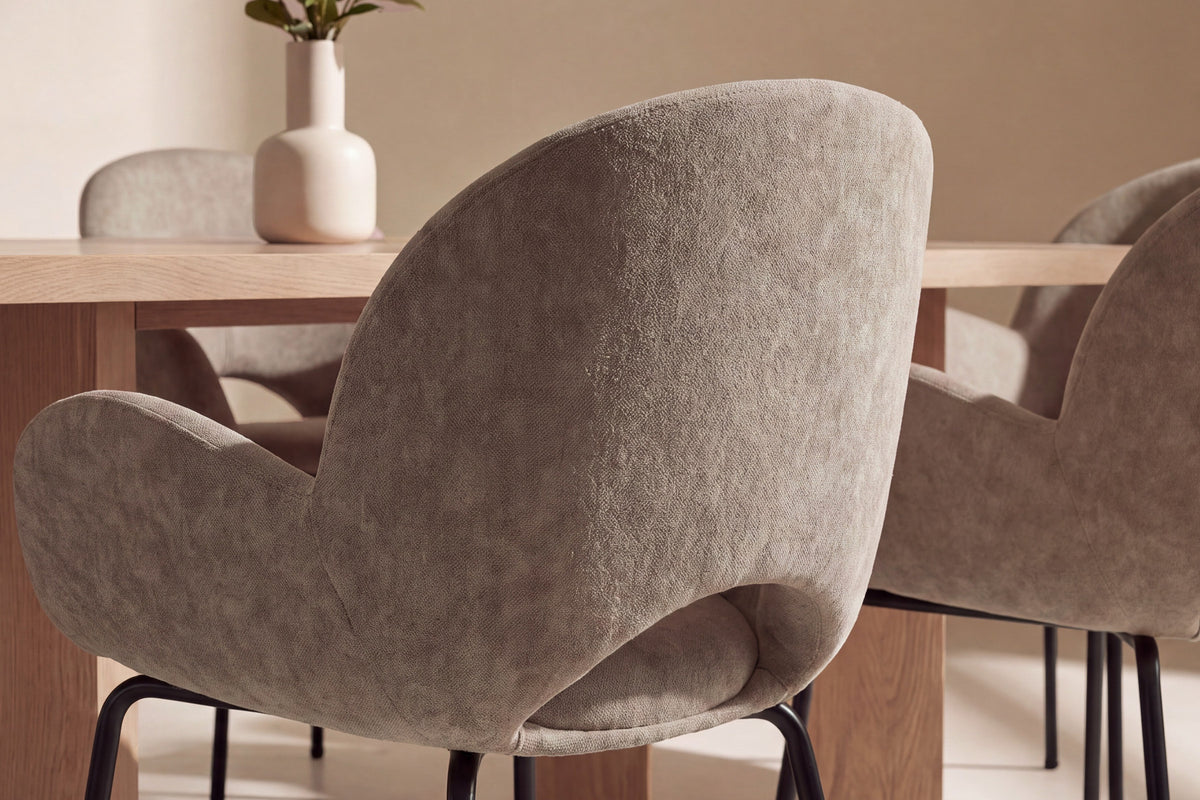 Lillehammer Esstisch mit Florensa-Stühlen in Braun präsentiert im Onlineshop von KAQTU Design AG. Esszimmerset ist von Venture Home