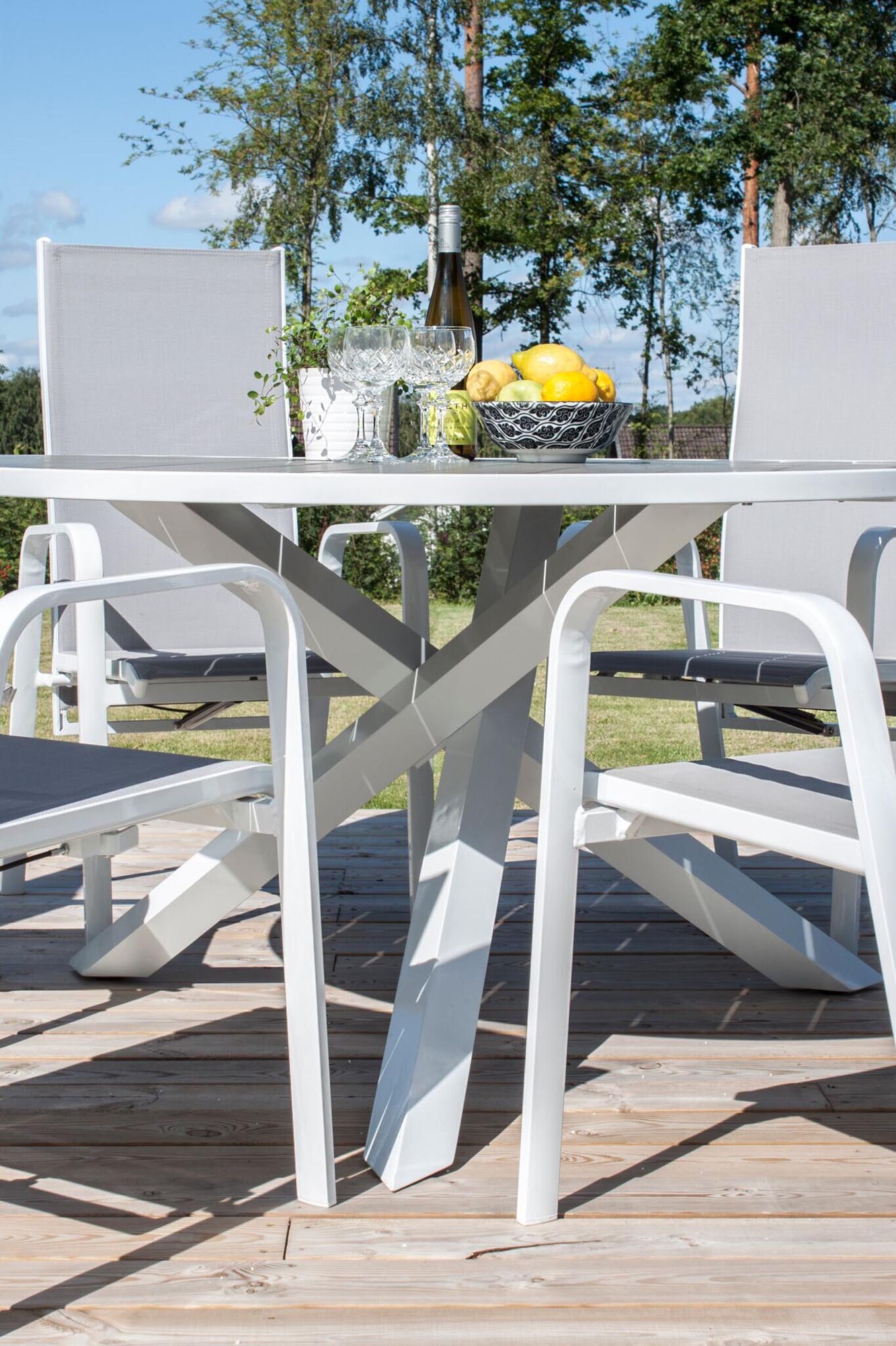 Parma Outdoor-Tischset + Copacabana Recliner ⌀140cm/6St. in Grau weiss präsentiert im Onlineshop von KAQTU Design AG. Gartentischset ist von Venture Home