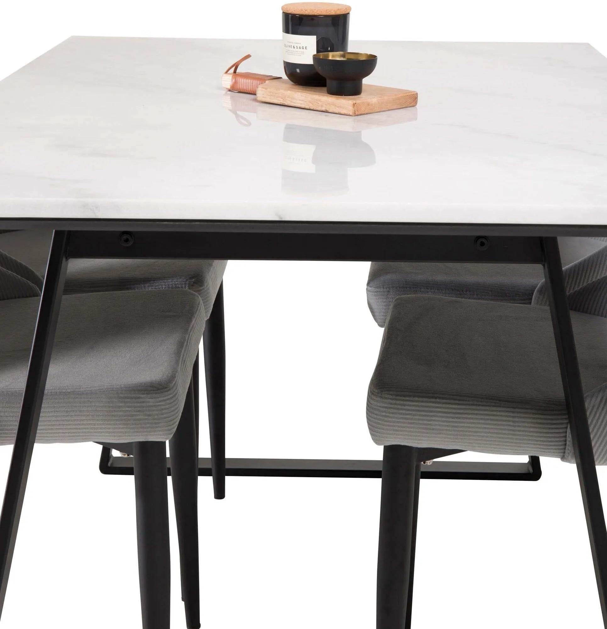 Elegantes Esszimmerset Estelle + Leone für moderne Wohnräume.