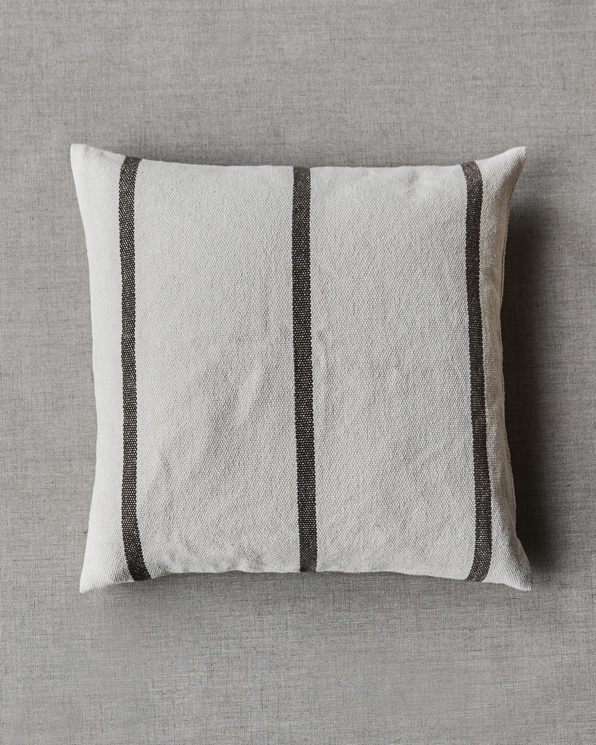Kissenbezug, HDNula, Dunkelbraun in Dunkelbraun präsentiert im Onlineshop von KAQTU Design AG. Deko Kissenbezug ist von House Doctor
