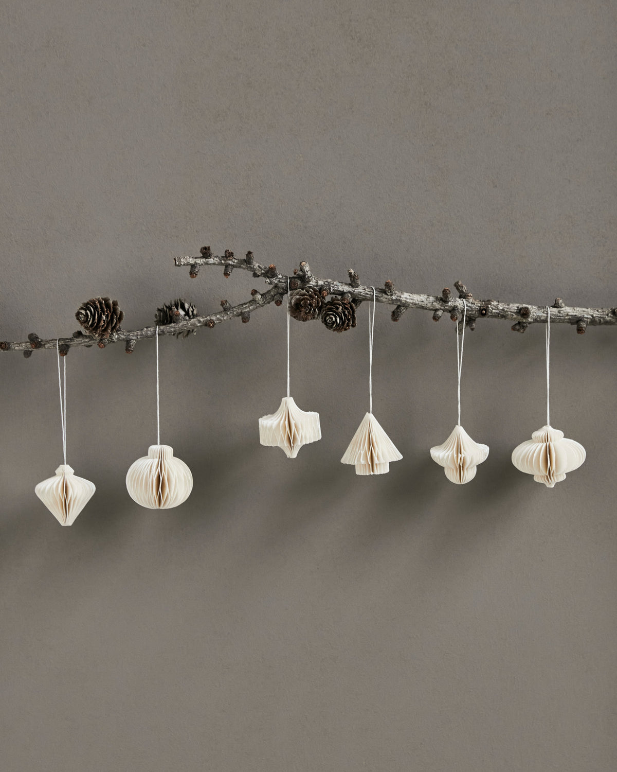 Ornamente, HDComb, Off-White in Off-White präsentiert im Onlineshop von KAQTU Design AG. Ornament ist von House Doctor