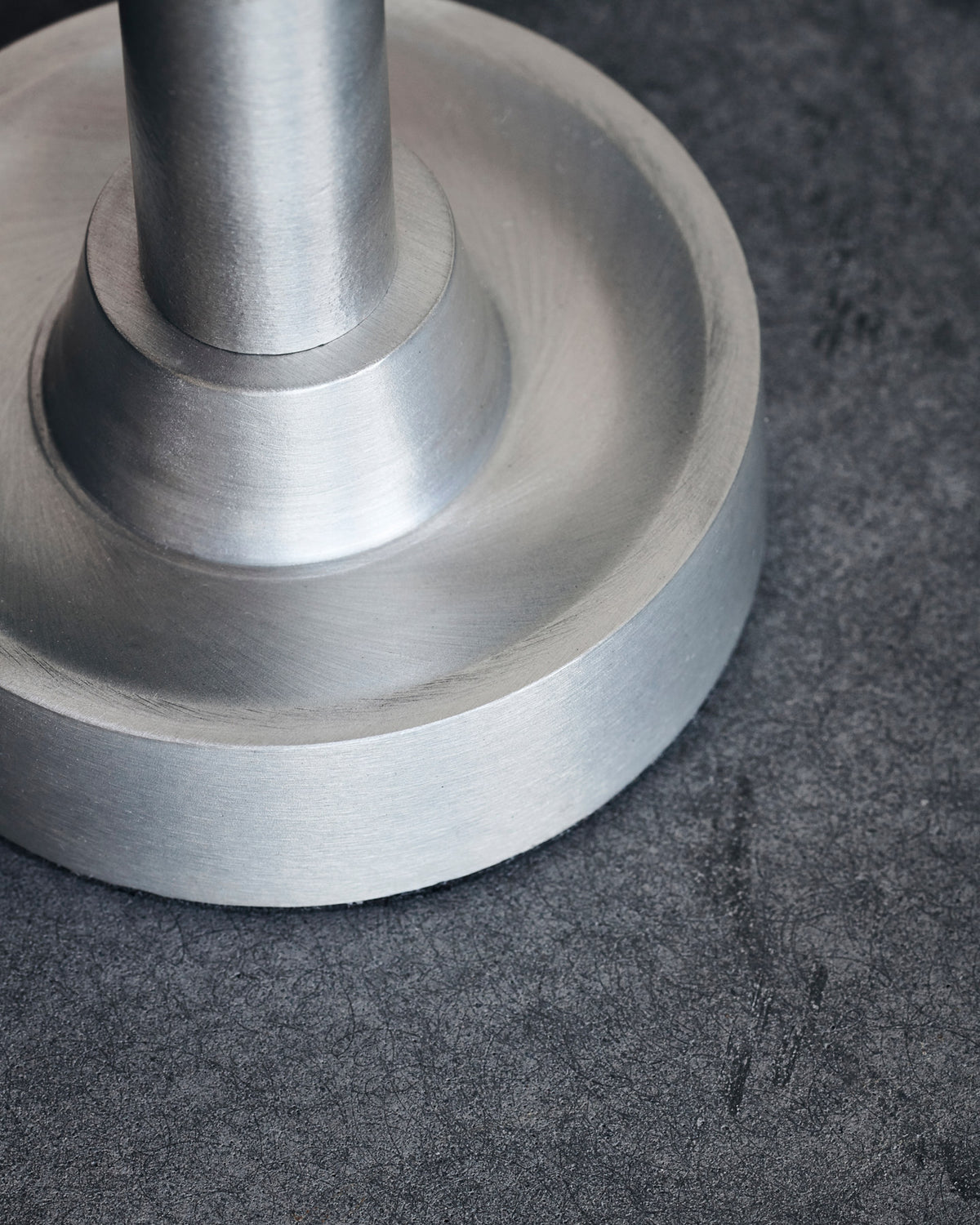 Kerzenständer, Jersey in Silber oxidiert präsentiert im Onlineshop von KAQTU Design AG. Einzelleuchter ist von House Doctor