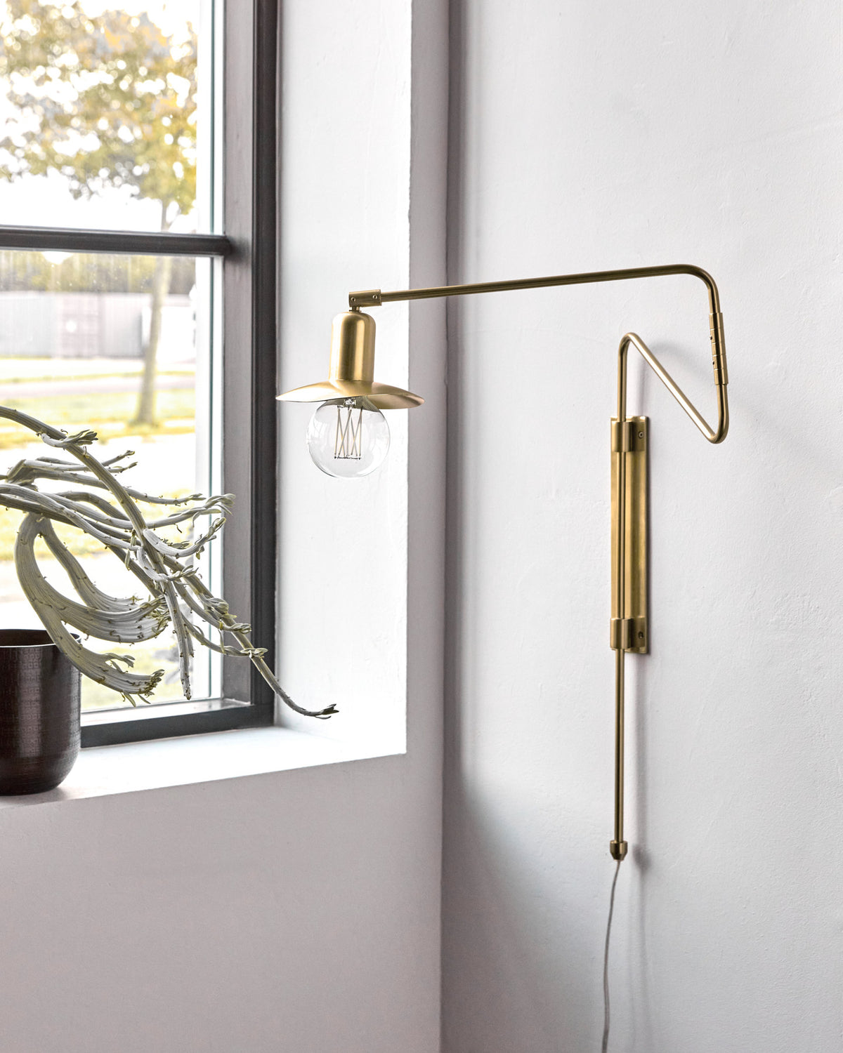 Wandleuchte, HDSwing, Messing in Messing präsentiert im Onlineshop von KAQTU Design AG. Wandleuchte ist von House Doctor