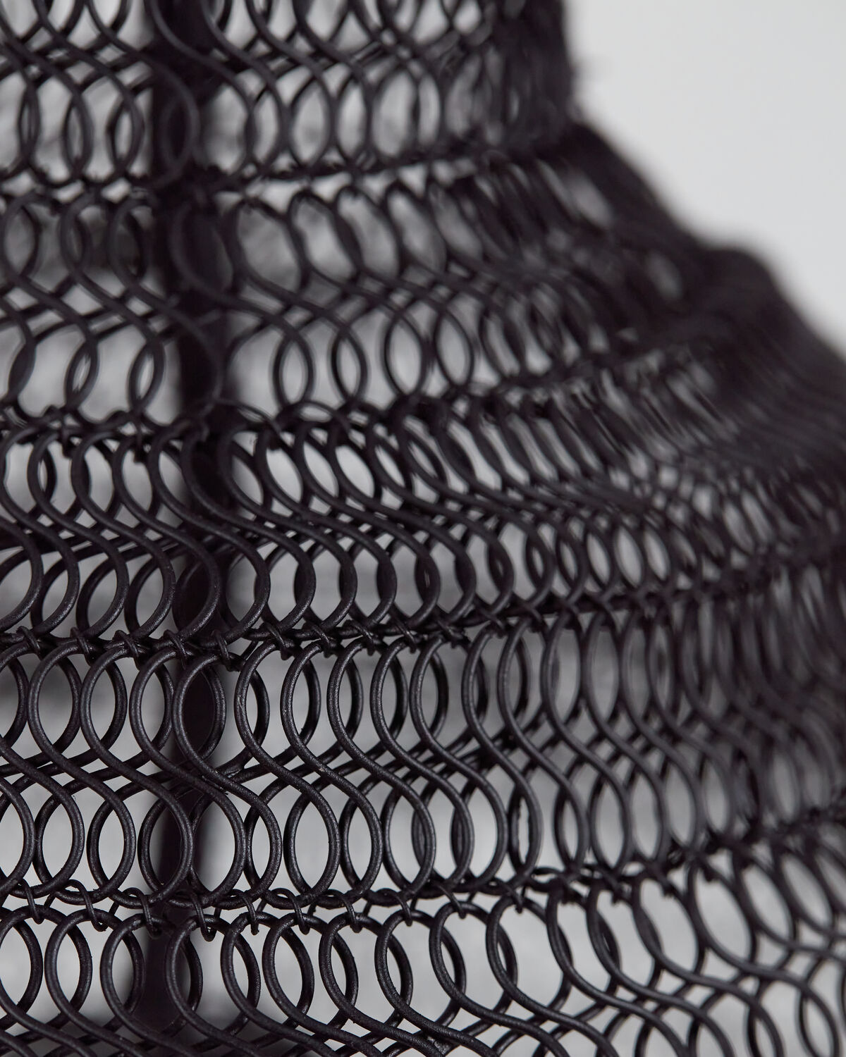 Lampe, HDMesh, Schwarz in Schwarz präsentiert im Onlineshop von KAQTU Design AG. Pendelleuchte ist von House Doctor