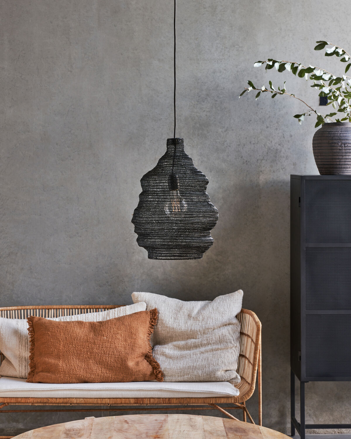 Lampe, HDMesh, Schwarz in Schwarz präsentiert im Onlineshop von KAQTU Design AG. Pendelleuchte ist von House Doctor