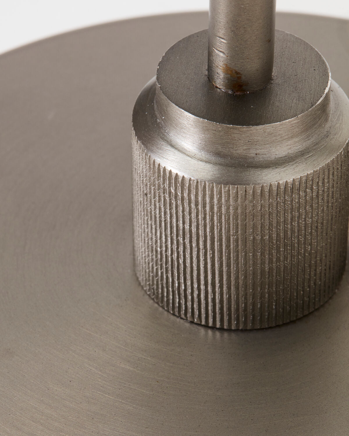 Tischleuchte HDBoston in Gunmetal-Grau aus Eisen, klassische Form mit Industrial-Look