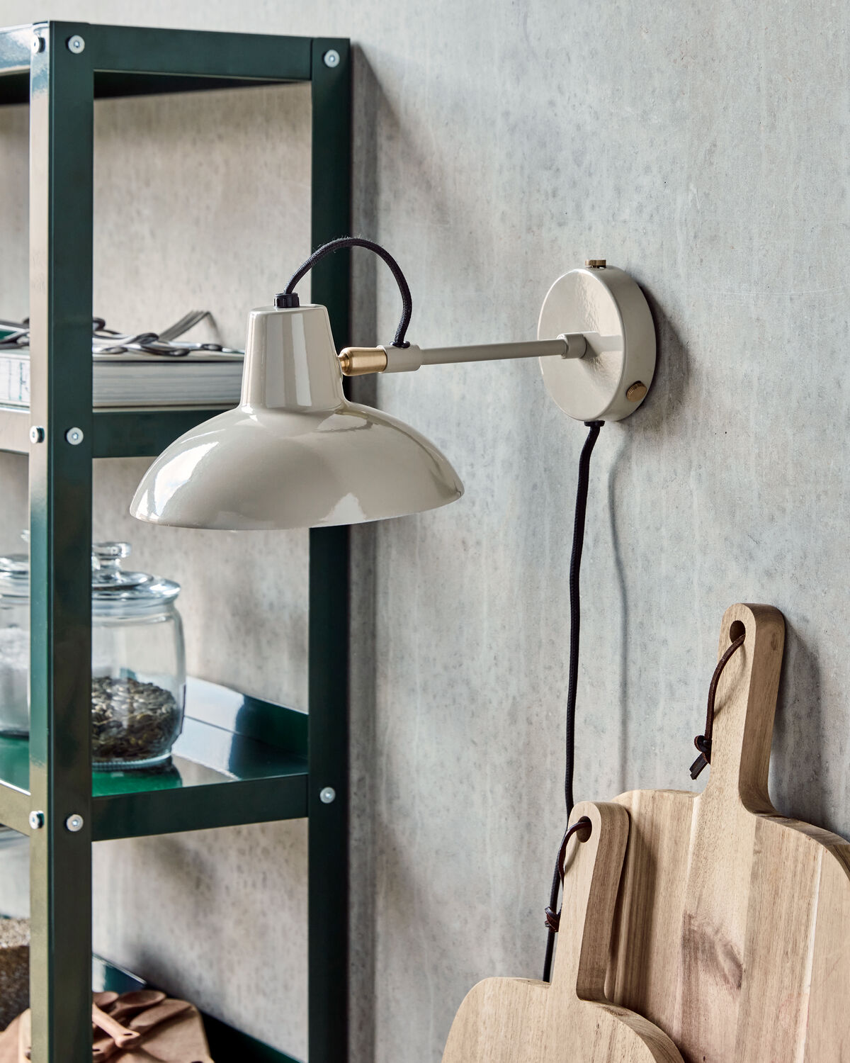 Wandleuchte, HDDesk, Grau in Grau präsentiert im Onlineshop von KAQTU Design AG. Wandleuchte ist von House Doctor