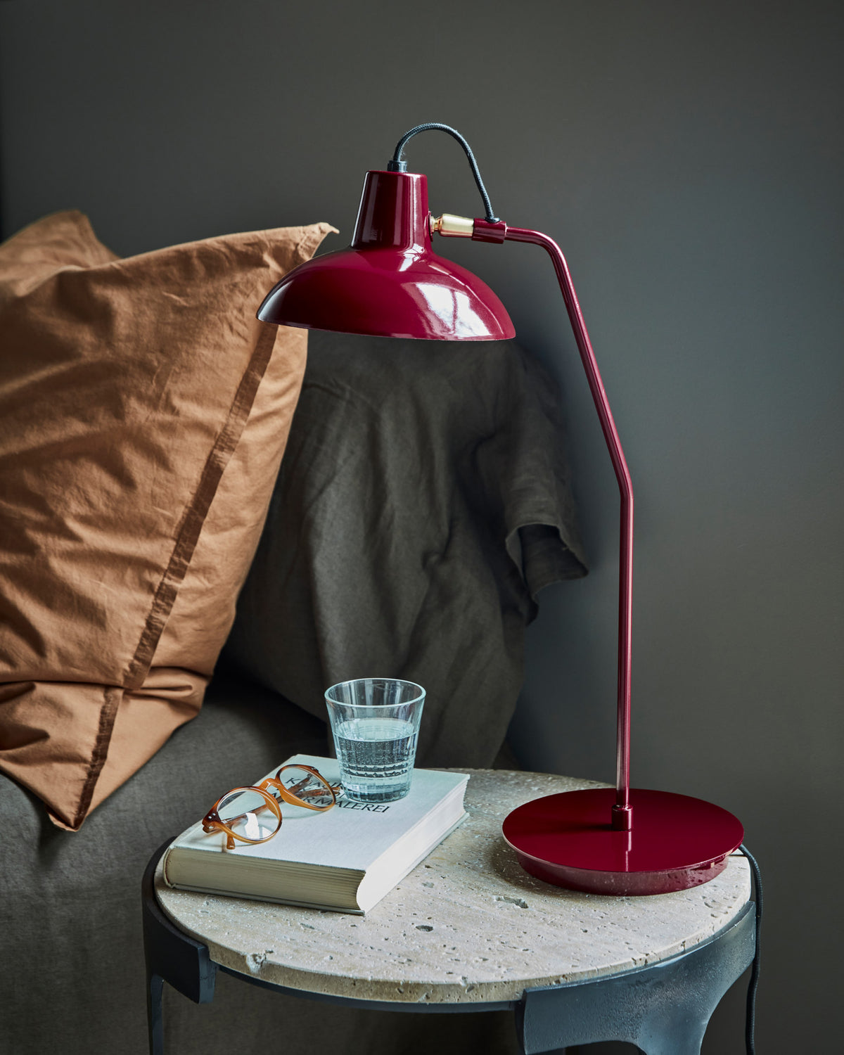 Schreibtischleuchte, HDDesk, Rot in Rot präsentiert im Onlineshop von KAQTU Design AG. Tischleuchte ist von House Doctor
