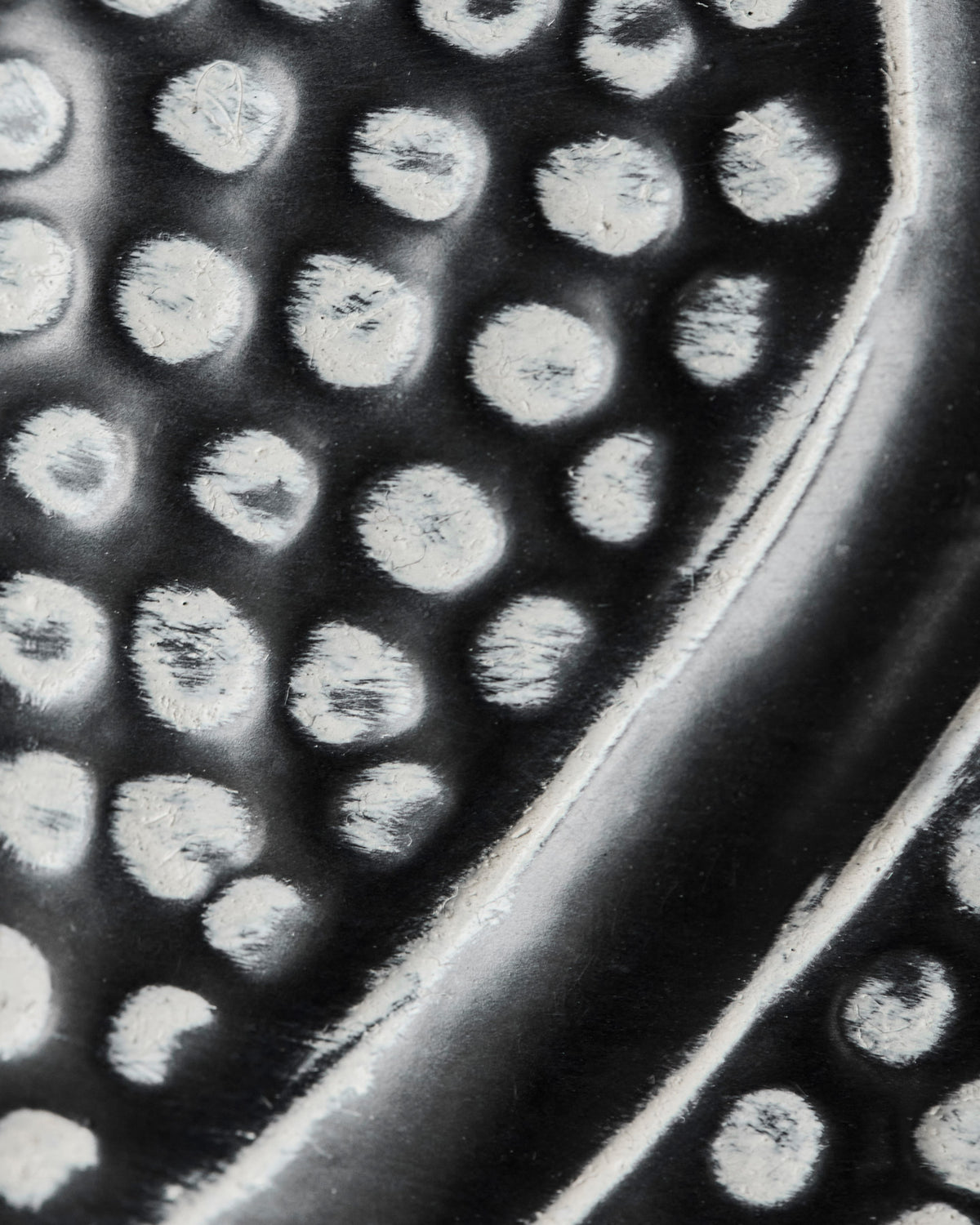 Schwarze Vase HDBloss aus Aluminium und Eisen mit geprägter Oberfläche