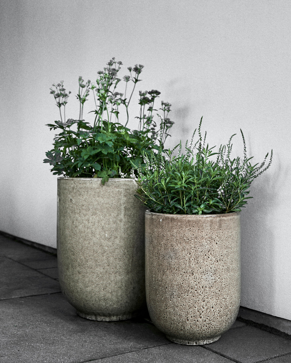 Blumenkasten Pho von House Doctor: runder Pflanzentopf aus glasiertem Steingut