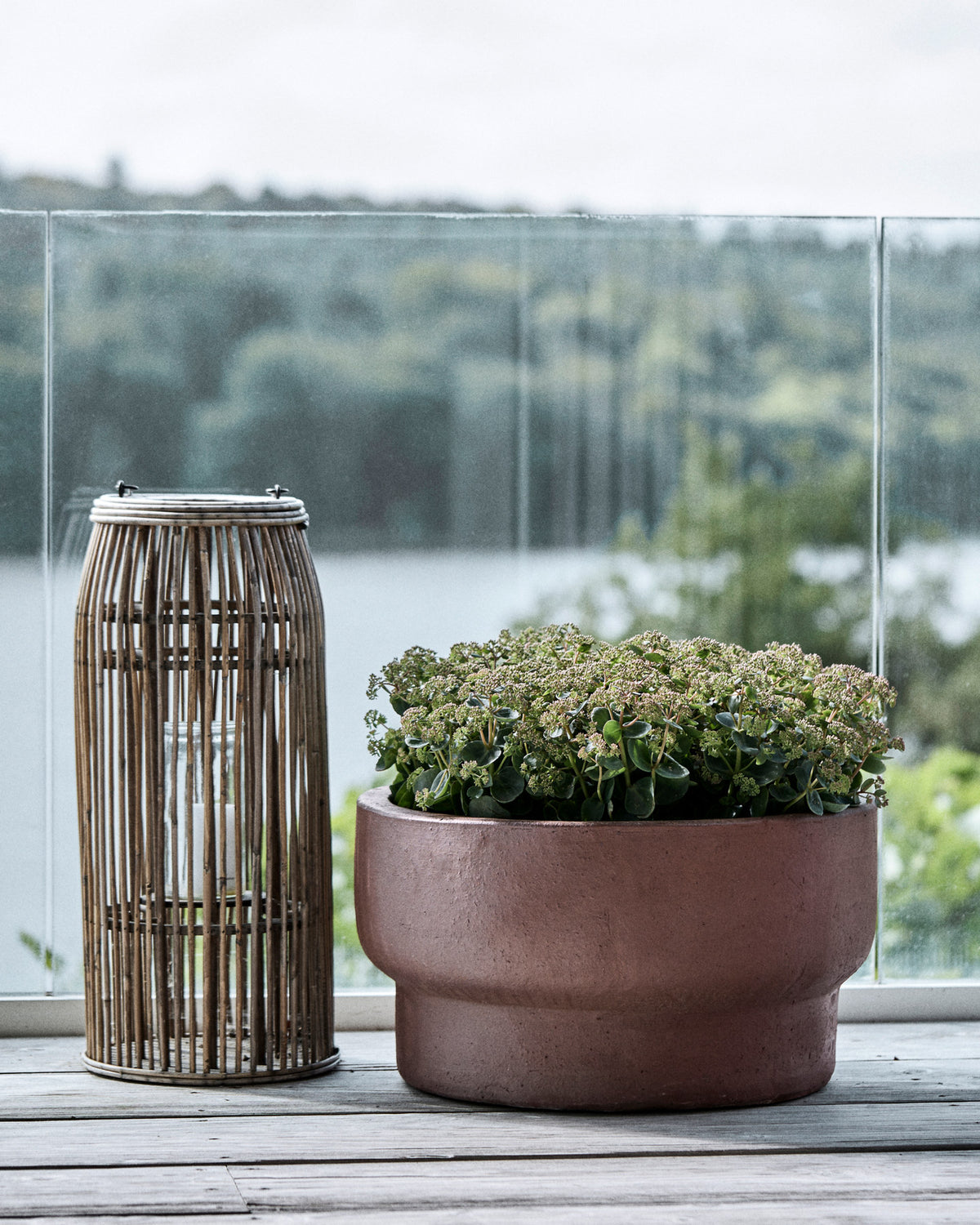 Blumentopf HDTerra in Antikes Braun aus Ton mit matter, unregelmässiger Oberfläche