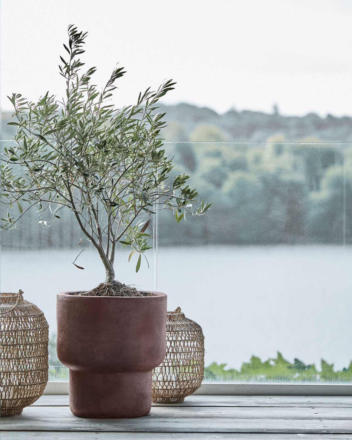 Blumentopf HDTerra in Antikes Braun aus Ton mit matter, unregelmässiger Oberfläche