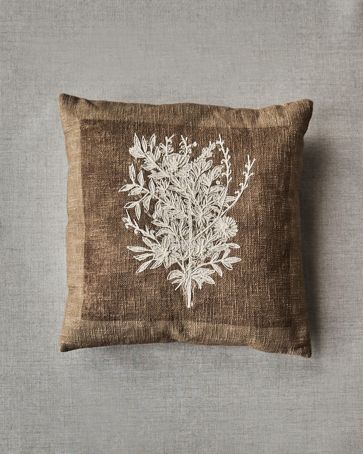 Camelfarbener Kissenbezug HDMuli aus Baumwolle mit heller Blumenstickerei aus Organza;Camelfarbener Kissenbezug HDMuli aus Baumwolle mit heller Blumenstickerei aus Organza;Camelfarbener Kissenbezug HDMuli aus Baumwolle mit heller Blumenstickerei aus Organza;Camelfarbener Kissenbezug HDMuli aus Baumwolle mit heller Blumenstickerei aus Organza