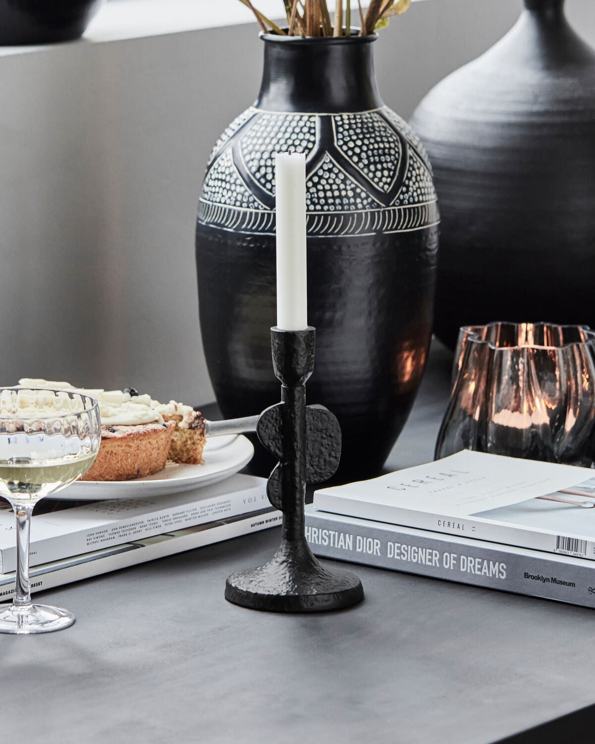Kerzenständer, HDDonna, Schwarz in Schwarz präsentiert im Onlineshop von KAQTU Design AG. Kerzenständer ist von House Doctor