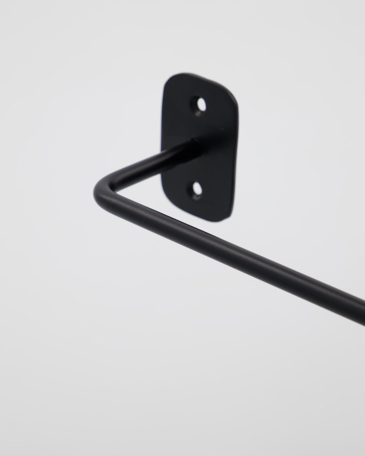 Handtuchhalter, Pati, Schwarz in Schwarz präsentiert im Onlineshop von KAQTU Design AG. Handtuchhalter ist von House Doctor