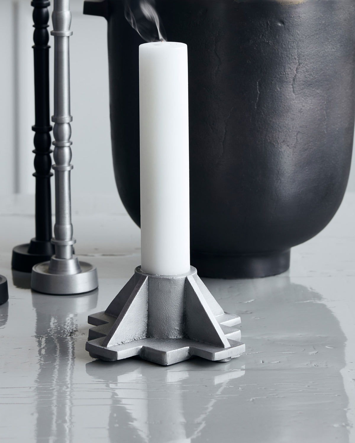 Kerzenständer, Castle in Antik-Aluminium präsentiert im Onlineshop von KAQTU Design AG. Kerzenständer ist von House Doctor