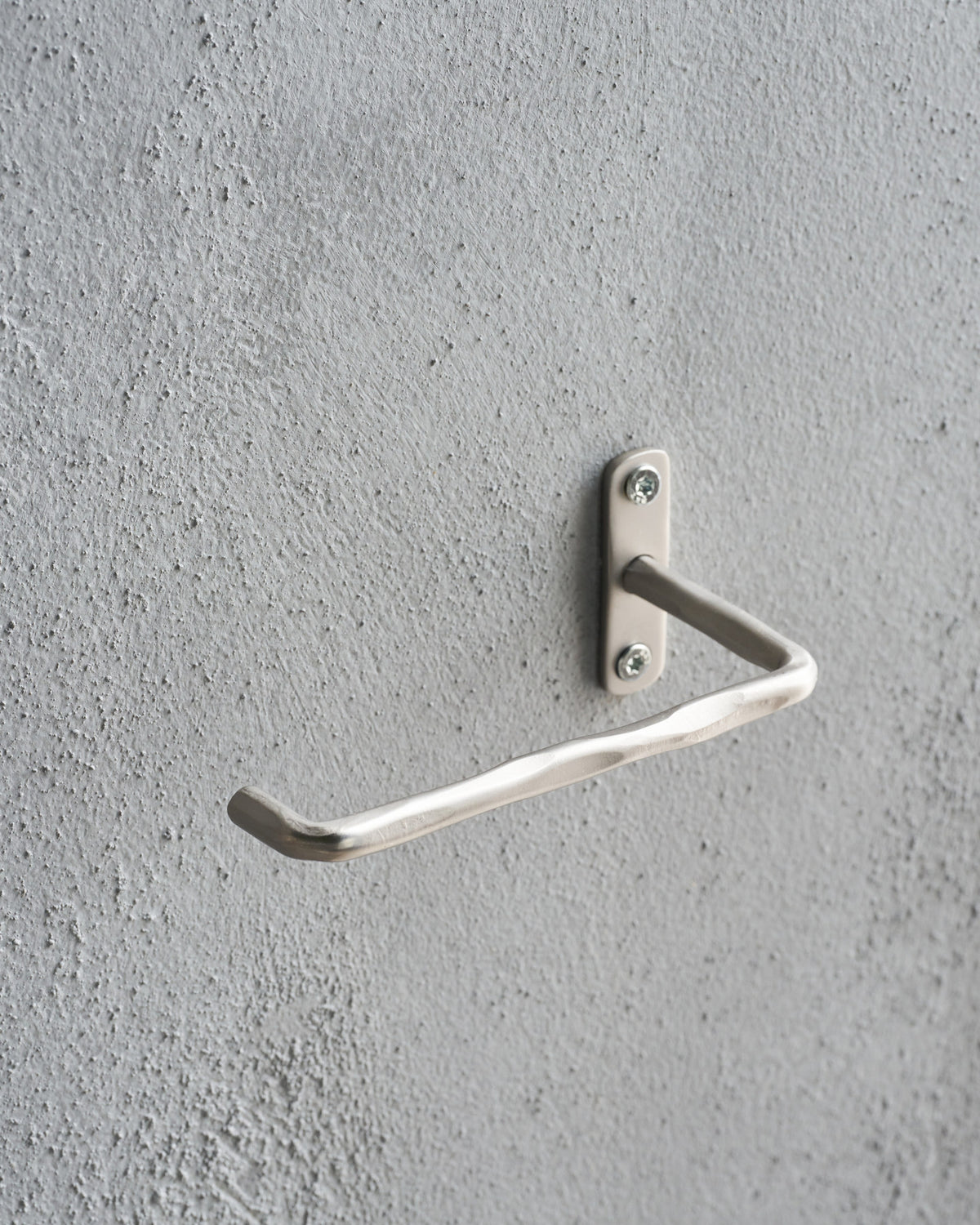 Toilettenpapierhalter, HDWelo, Gebürstetes Silber-Finish in Gebürstetes Silber-Finish präsentiert im Onlineshop von KAQTU Design AG. Badzubehör ist von House Doctor