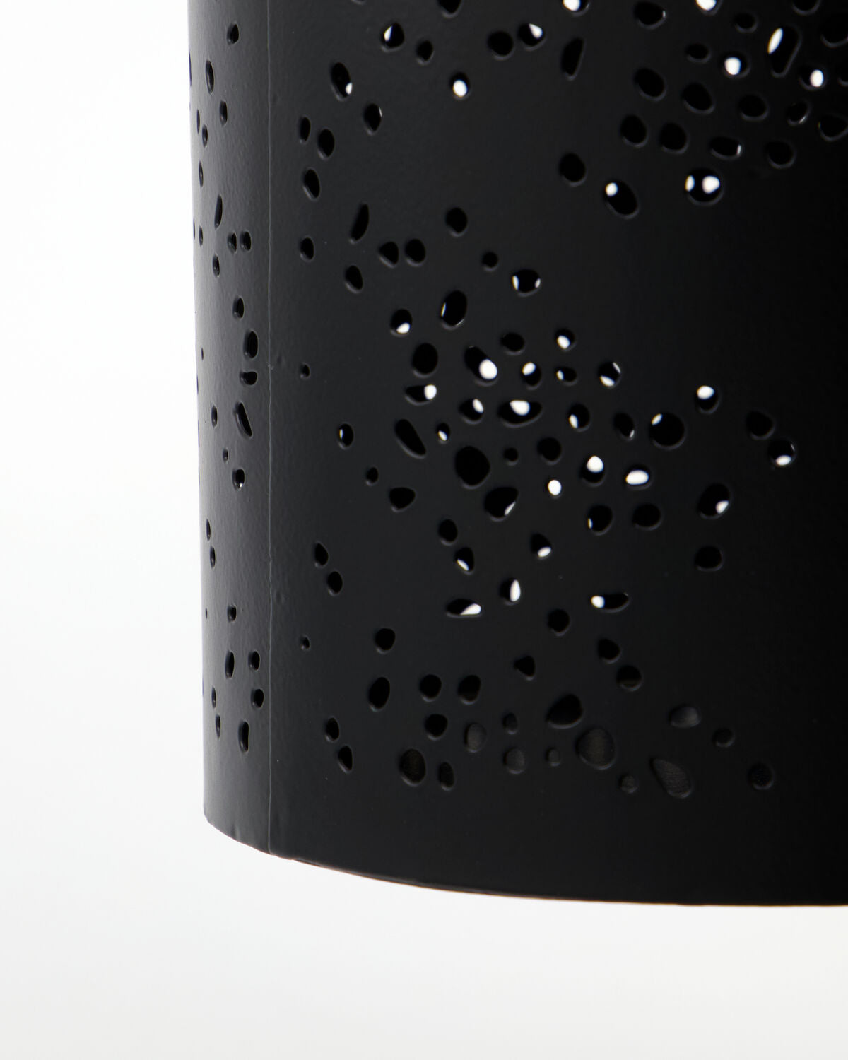Teelichthalter, HDRando, Schwarz in Schwarz präsentiert im Onlineshop von KAQTU Design AG. Kerzenständer ist von House Doctor