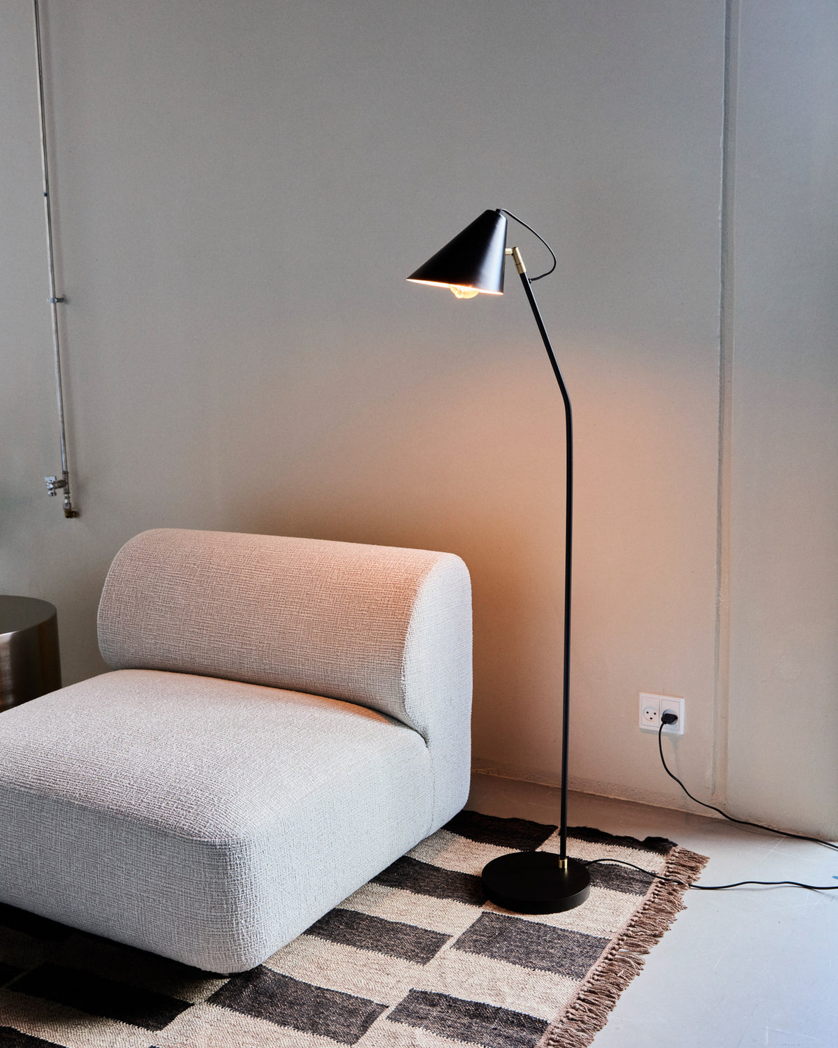 Stehlampe, Club in Schwarz präsentiert im Onlineshop von KAQTU Design AG. Stehleuchte ist von House Doctor