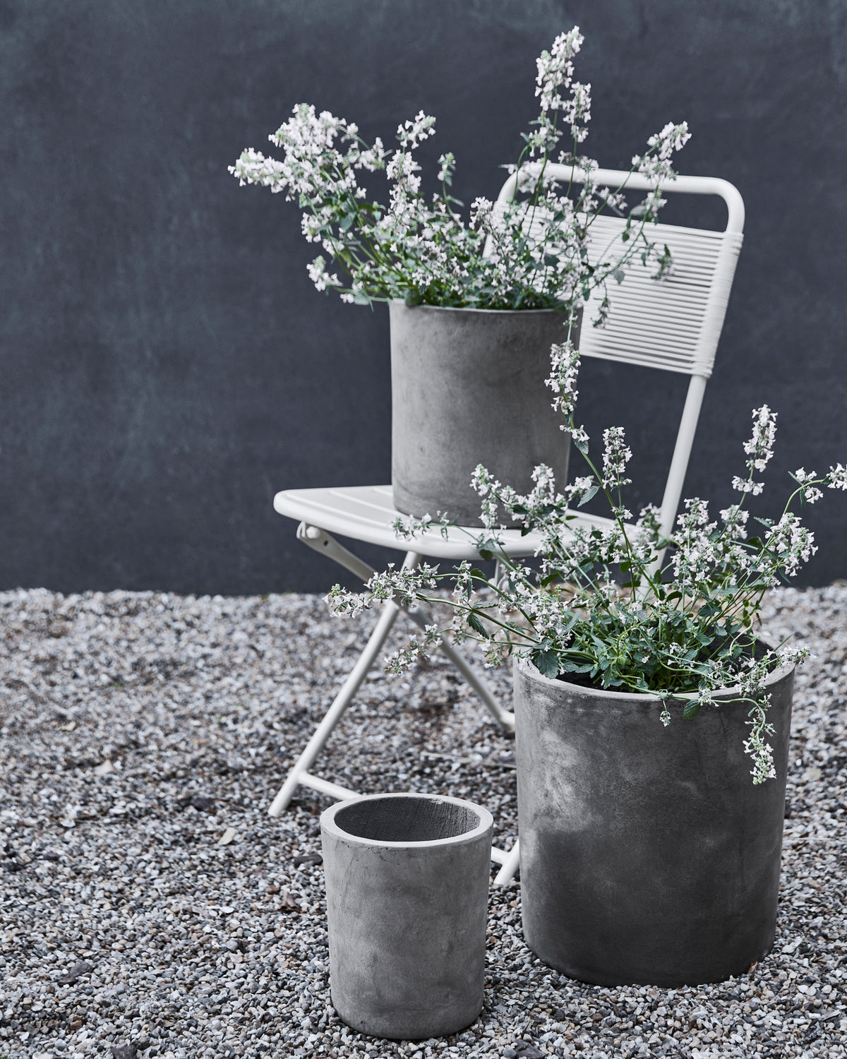Blumenkasten, Ave in Hellgrau präsentiert im Onlineshop von KAQTU Design AG. Pflanzentopf Outdoor ist von House Doctor;Blumenkasten, Ave in Hellgrau präsentiert im Onlineshop von KAQTU Design AG. Pflanzentopf Outdoor ist von House Doctor