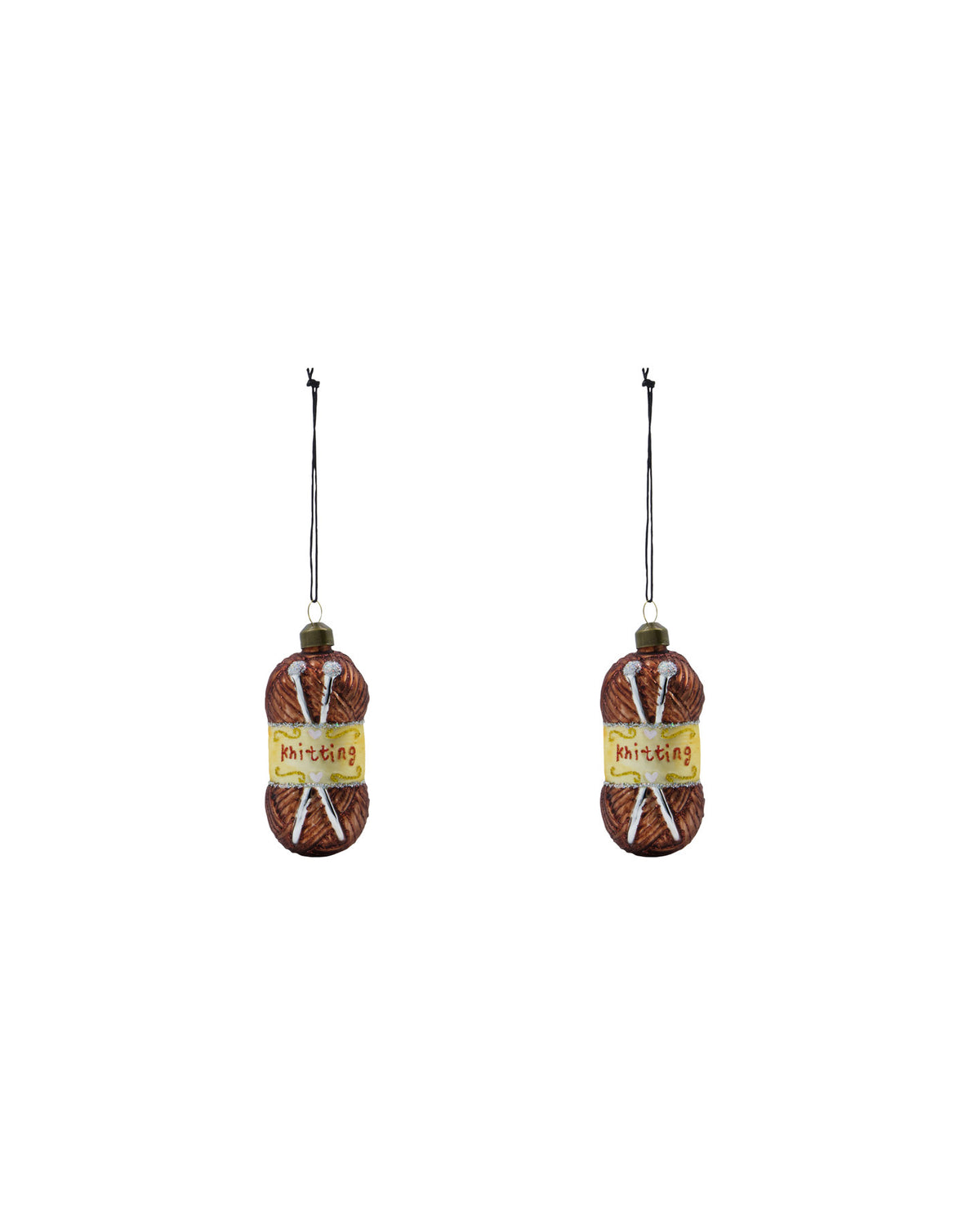 Zwei braune Glas-Ornamente HDWrench in Form von Wollknäueln mit Stricknadeln