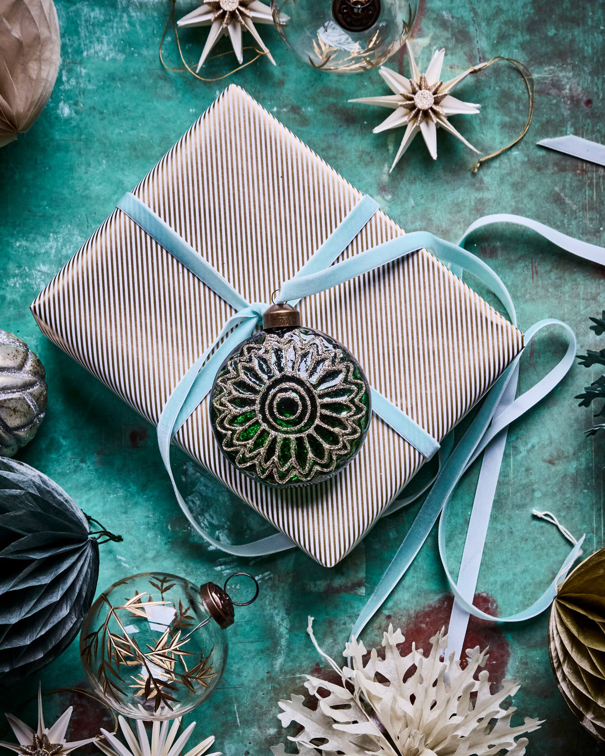 Ornamente, HDCirculo, Grün in Grün präsentiert im Onlineshop von KAQTU Design AG. Ornament ist von House Doctor