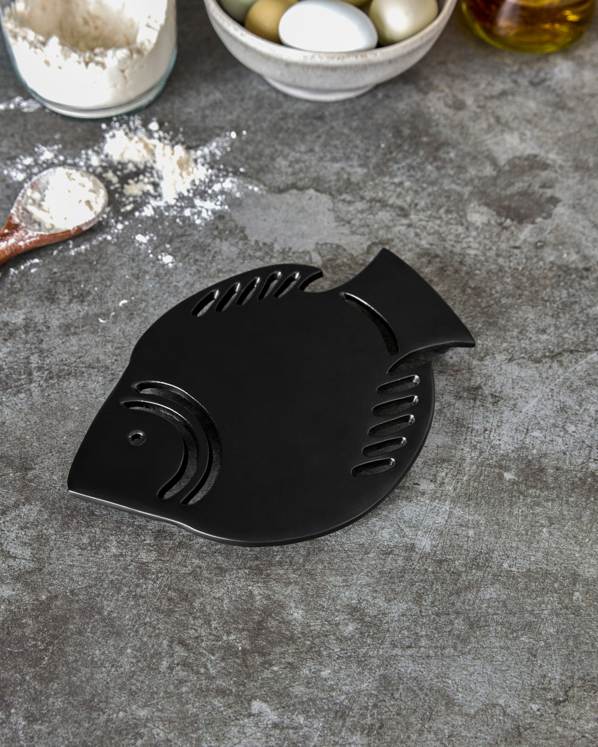 Untersetzer, HDViro, Schwarz in Schwarz präsentiert im Onlineshop von KAQTU Design AG. Pfannenuntersetzer ist von House Doctor