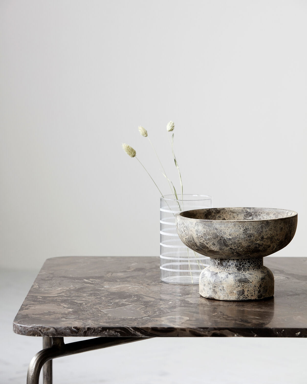 Teelicht, Ancient in Grau/braun präsentiert im Onlineshop von KAQTU Design AG. Kerzenständer ist von House Doctor