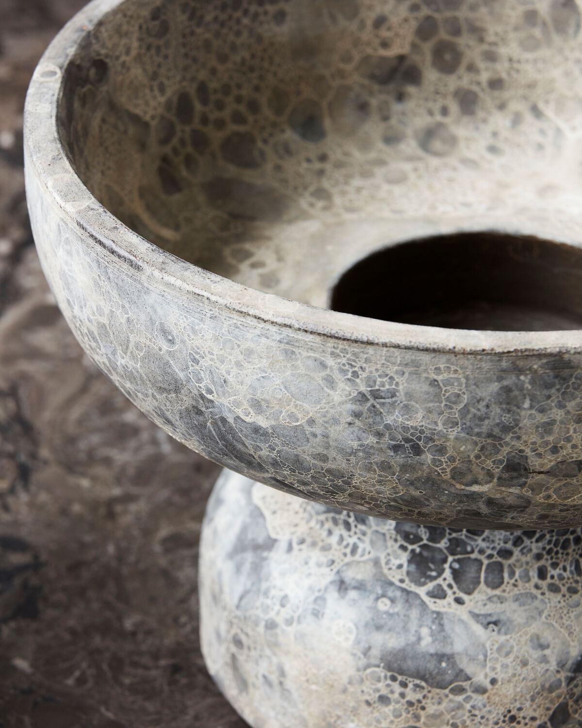 Teelicht, Ancient in Grau/braun präsentiert im Onlineshop von KAQTU Design AG. Kerzenständer ist von House Doctor