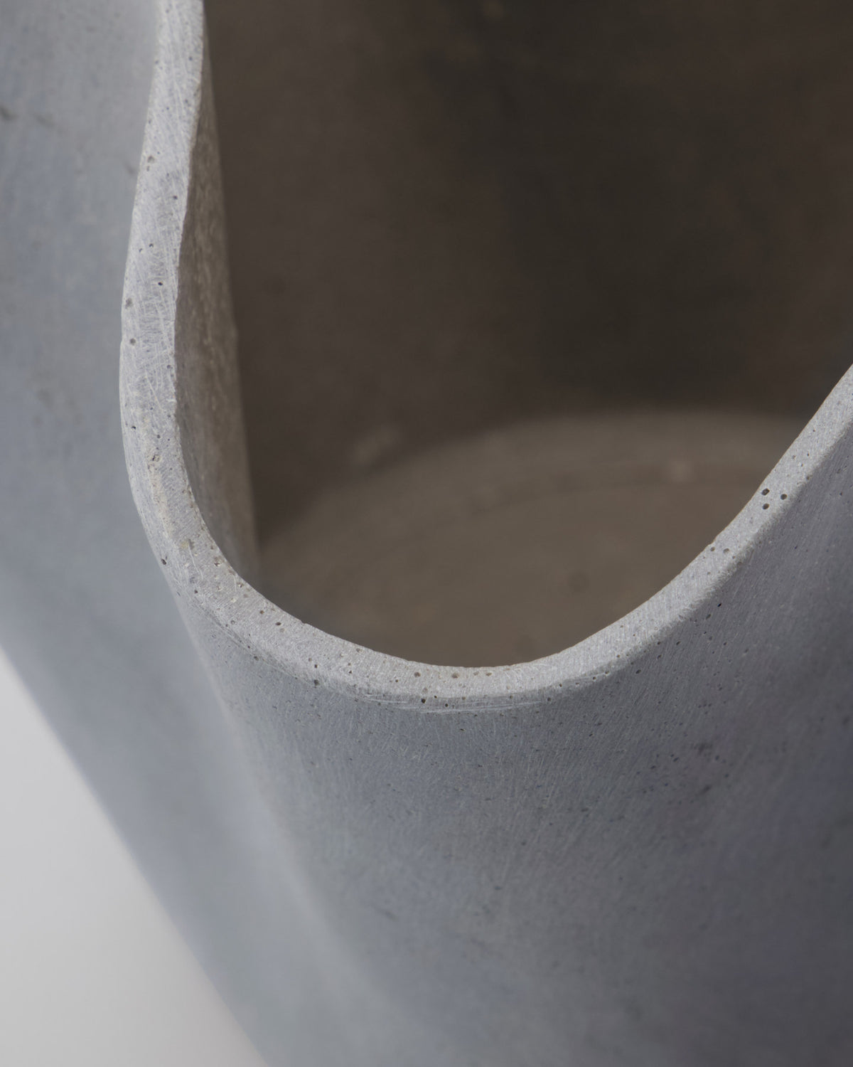 Blumentopf, HDVaso, Grau in Grau präsentiert im Onlineshop von KAQTU Design AG. Blumentopf ist von House Doctor