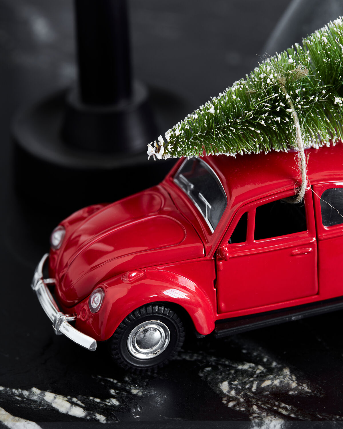 Dekoration, Xmas car in Rot präsentiert im Onlineshop von KAQTU Design AG. Weihnachtszubehör ist von House Doctor