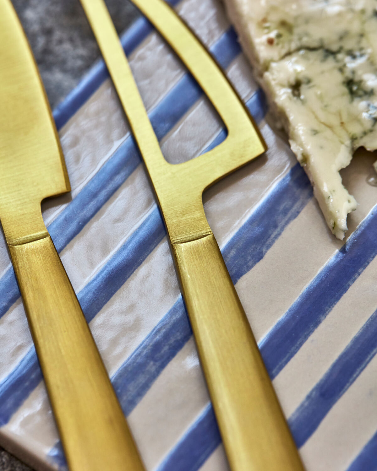 Käsemesser, HDCheese, Gold in Gold präsentiert im Onlineshop von KAQTU Design AG. Besteck ist von House Doctor