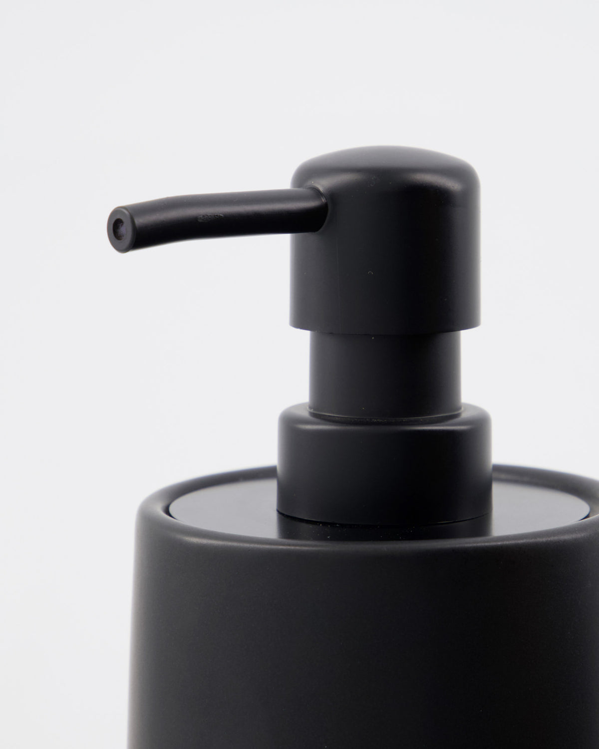 Seifenspender, HDEdga, Schwarz in Schwarz präsentiert im Onlineshop von KAQTU Design AG. Badzubehör ist von House Doctor