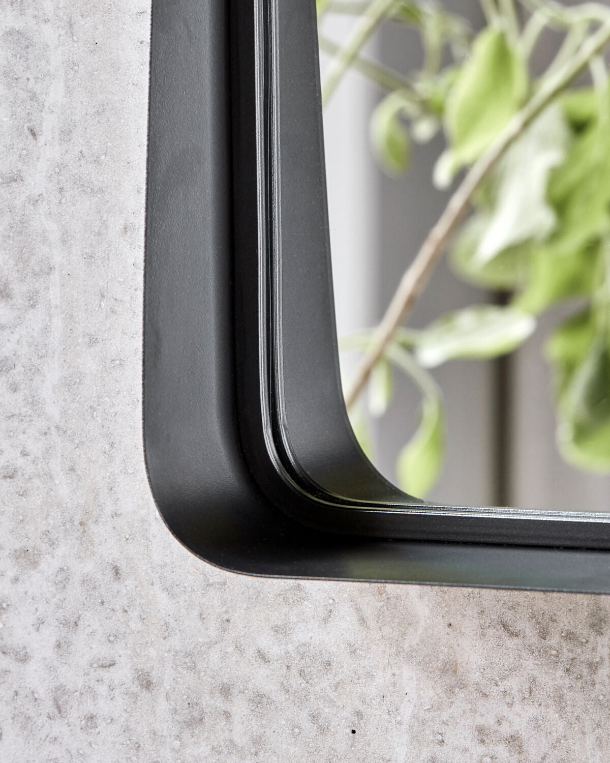 Spiegel mit Rahmen, HDPejo, Antikes Schwarz in Antikes Schwarz präsentiert im Onlineshop von KAQTU Design AG. Spiegel ist von House Doctor