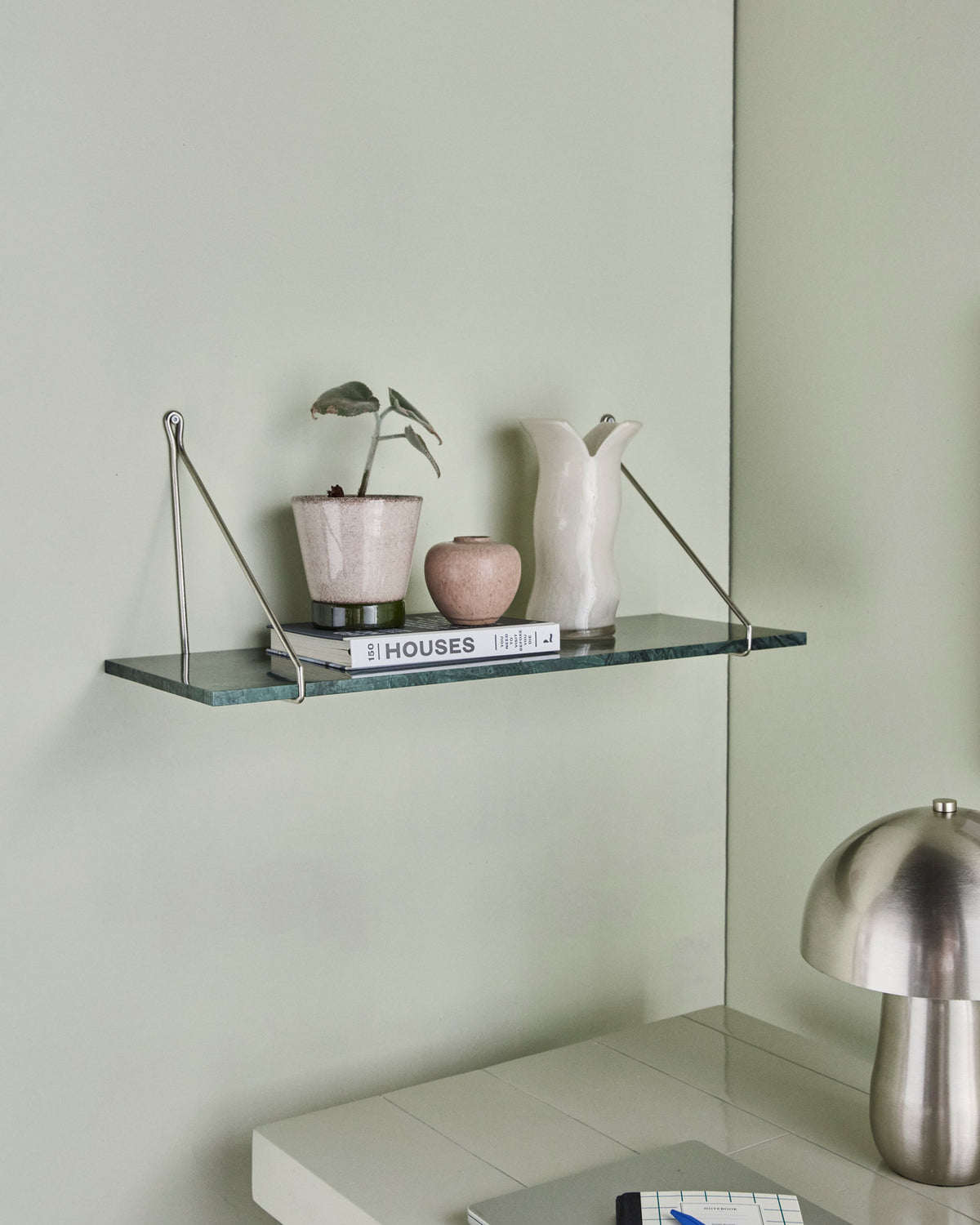 Regal, Marble in Grüner Marmor präsentiert im Onlineshop von KAQTU Design AG. Wandregal ist von House Doctor