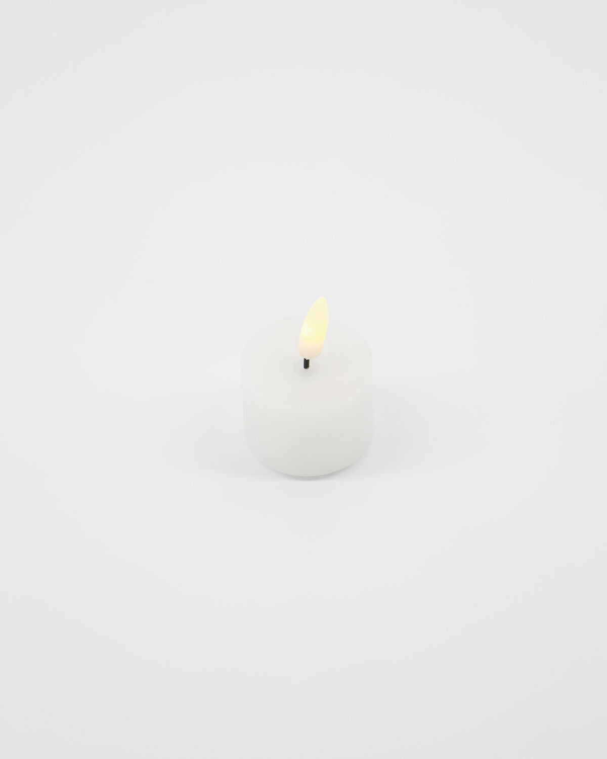 Kerze, LED in Weiß präsentiert im Onlineshop von KAQTU Design AG. Kerzen ist von House Doctor