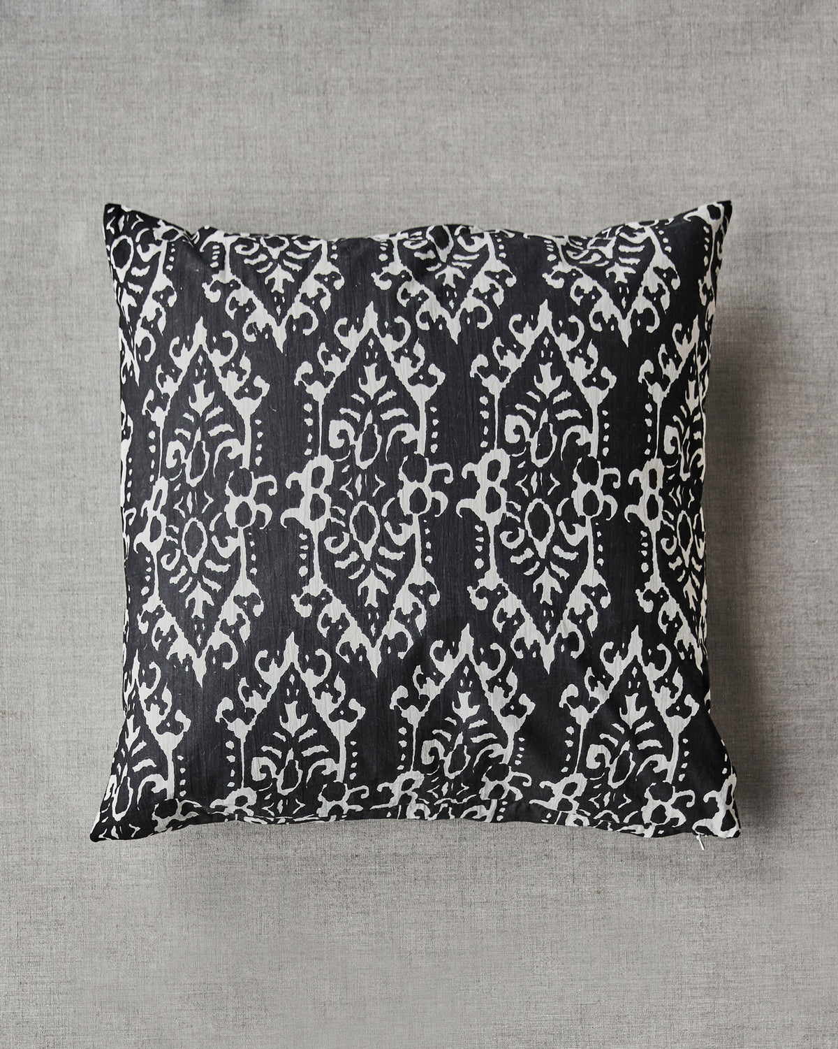 Kissenbezug, HDIkat, Schwarz in Schwarz präsentiert im Onlineshop von KAQTU Design AG. Kissenbezug ist von House Doctor;Kissenbezug, HDIkat, Schwarz in Schwarz präsentiert im Onlineshop von KAQTU Design AG. Kissenbezug ist von House Doctor