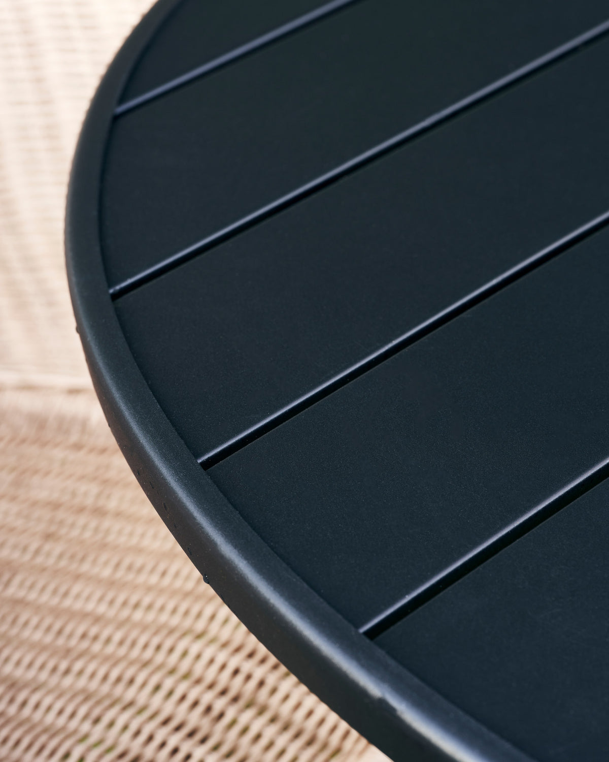 Tisch, HDHelo, Schwarz in Schwarz präsentiert im Onlineshop von KAQTU Design AG. Gartentisch ist von House Doctor