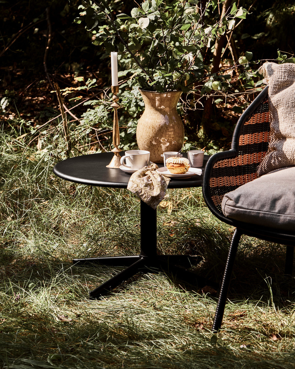 Tisch, HDHelo, Schwarz in Schwarz präsentiert im Onlineshop von KAQTU Design AG. Gartentisch ist von House Doctor