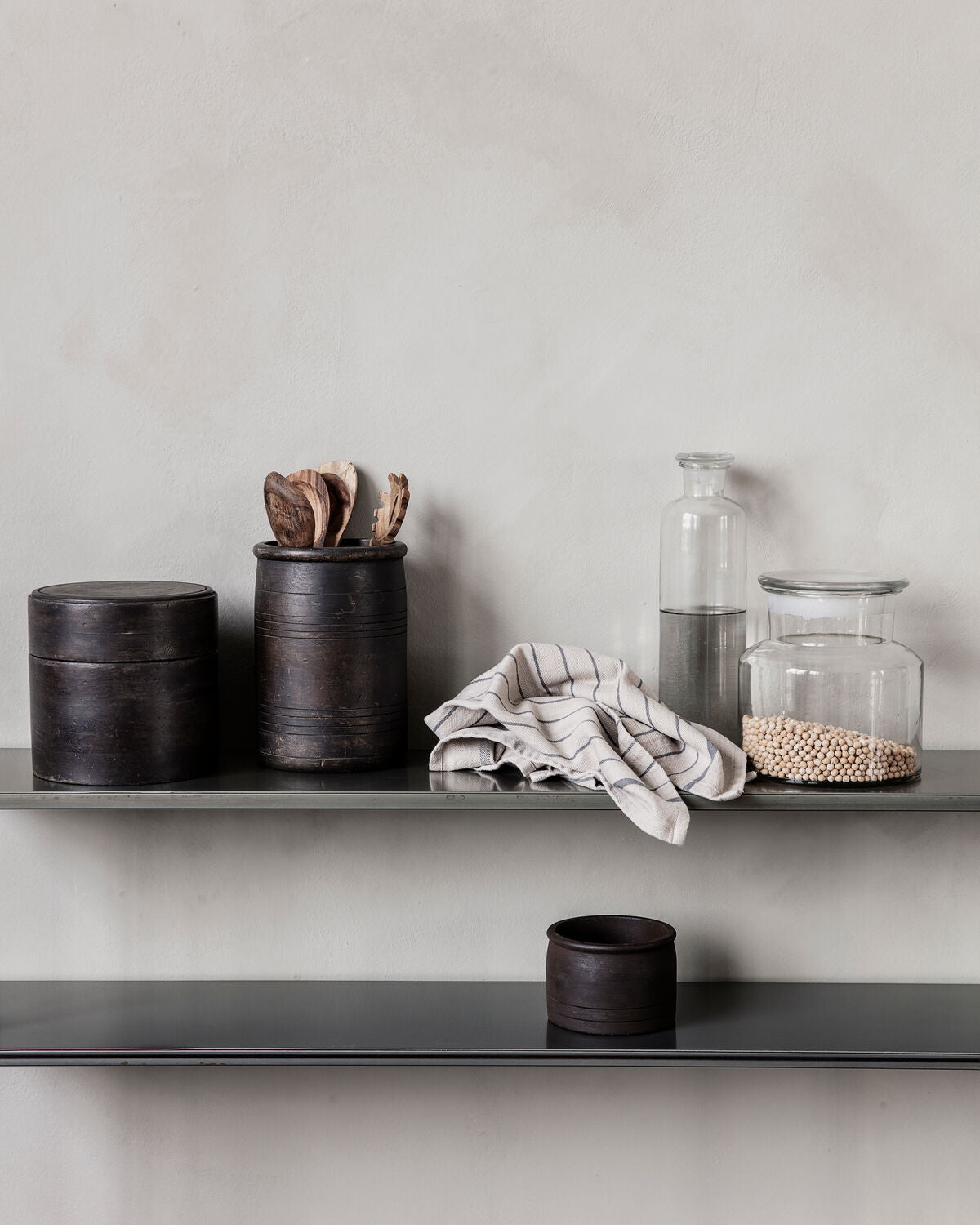 Flasche mit Deckel, Farma in Klar präsentiert im Onlineshop von KAQTU Design AG. Karaffe ist von House Doctor;Flasche mit Deckel, Farma in Klar präsentiert im Onlineshop von KAQTU Design AG. Karaffe ist von House Doctor;Flasche mit Deckel, Farma in Klar präsentiert im Onlineshop von KAQTU Design AG. Karaffe ist von House Doctor;Flasche mit Deckel, Farma in Klar präsentiert im Onlineshop von KAQTU Design AG. Karaffe ist von House Doctor
